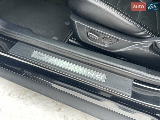 Черный Форд Мустанг, объемом двигателя 2.26 л и пробегом 186 тыс. км за 12900 $, фото 28 на Automoto.ua