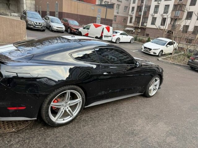 Черный Форд Мустанг, объемом двигателя 2.3 л и пробегом 150 тыс. км за 7499 $, фото 1 на Automoto.ua