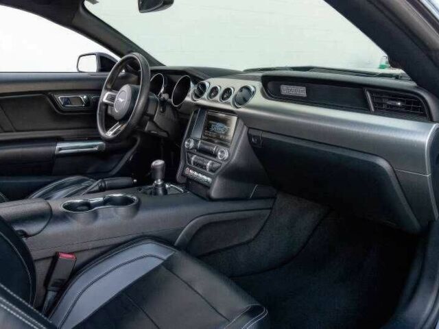 Чорний Форд Мустанг, об'ємом двигуна 5 л та пробігом 121 тис. км за 4500 $, фото 11 на Automoto.ua