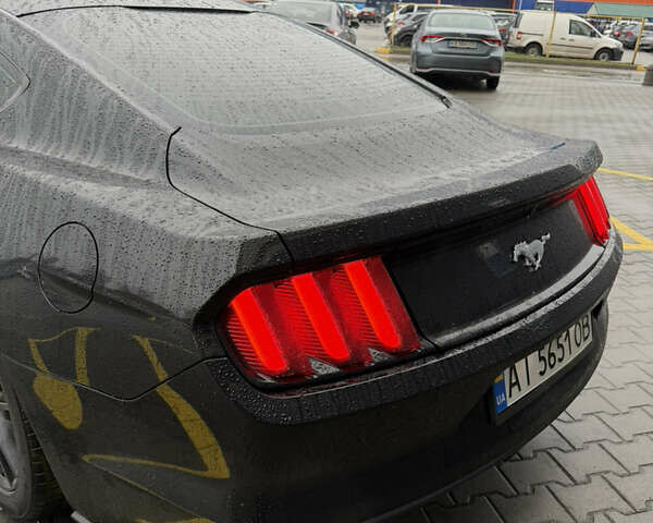 Черный Форд Мустанг, объемом двигателя 2.26 л и пробегом 180 тыс. км за 12000 $, фото 65 на Automoto.ua