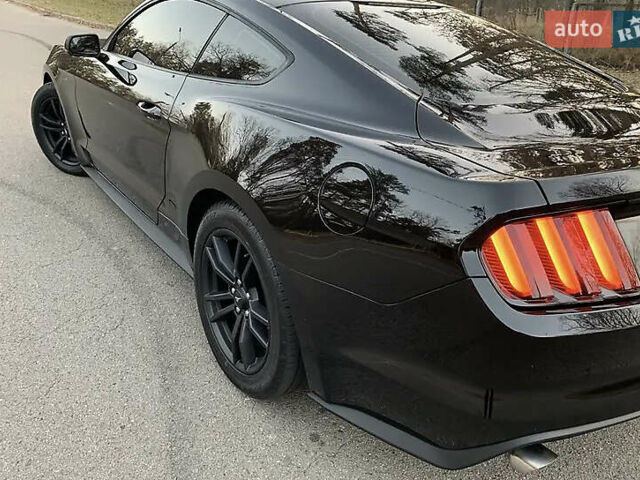 Черный Форд Мустанг, объемом двигателя 2.26 л и пробегом 180 тыс. км за 12000 $, фото 19 на Automoto.ua