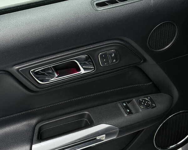 Черный Форд Мустанг, объемом двигателя 2.26 л и пробегом 80 тыс. км за 15000 $, фото 11 на Automoto.ua