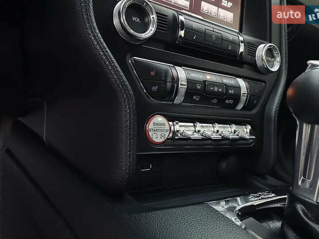 Черный Форд Мустанг, объемом двигателя 2.26 л и пробегом 180 тыс. км за 12000 $, фото 30 на Automoto.ua