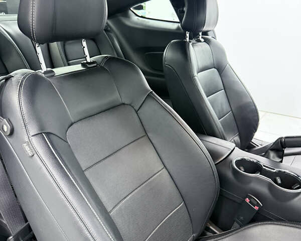 Черный Форд Мустанг, объемом двигателя 2.26 л и пробегом 80 тыс. км за 15000 $, фото 13 на Automoto.ua