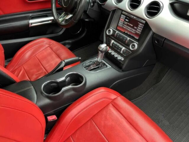 Черный Форд Мустанг, объемом двигателя 5 л и пробегом 70 тыс. км за 8500 $, фото 10 на Automoto.ua