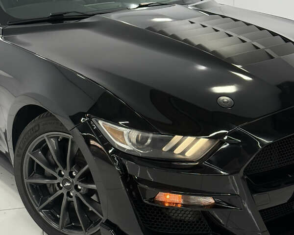 Черный Форд Мустанг, объемом двигателя 2.26 л и пробегом 80 тыс. км за 15000 $, фото 1 на Automoto.ua