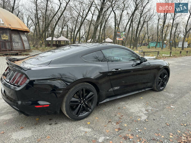Черный Форд Мустанг, объемом двигателя 2.3 л и пробегом 140 тыс. км за 11777 $, фото 10 на Automoto.ua