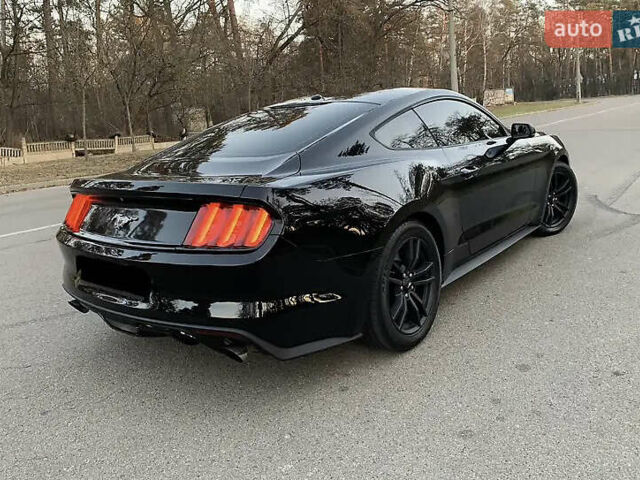 Черный Форд Мустанг, объемом двигателя 2.26 л и пробегом 180 тыс. км за 12000 $, фото 4 на Automoto.ua