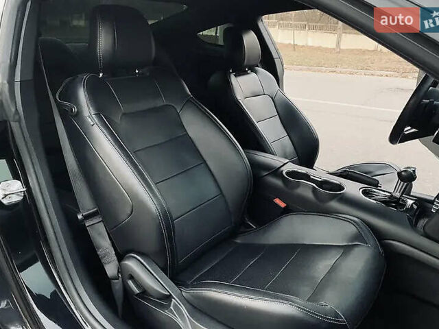 Черный Форд Мустанг, объемом двигателя 2.26 л и пробегом 180 тыс. км за 12000 $, фото 32 на Automoto.ua