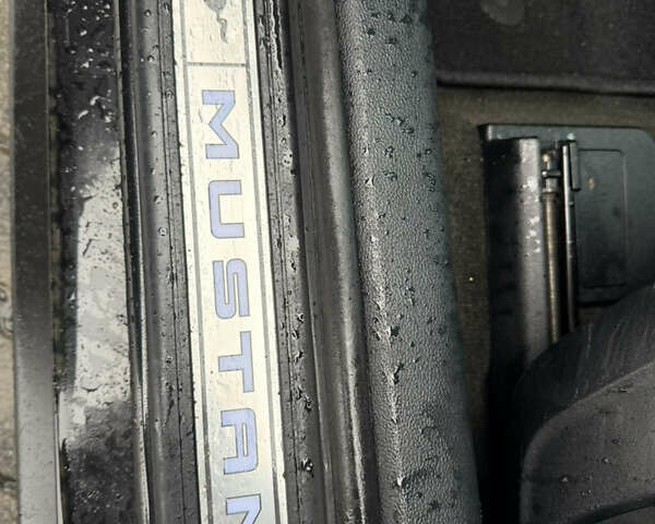 Черный Форд Мустанг, объемом двигателя 2.26 л и пробегом 180 тыс. км за 12000 $, фото 72 на Automoto.ua