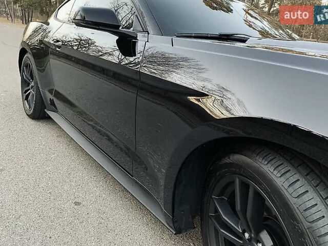 Черный Форд Мустанг, объемом двигателя 2.26 л и пробегом 180 тыс. км за 12000 $, фото 12 на Automoto.ua