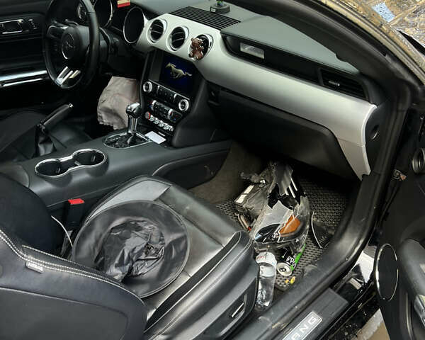 Черный Форд Мустанг, объемом двигателя 2.26 л и пробегом 110 тыс. км за 7000 $, фото 5 на Automoto.ua