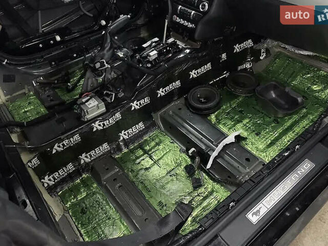 Черный Форд Мустанг, объемом двигателя 2.26 л и пробегом 180 тыс. км за 12000 $, фото 48 на Automoto.ua