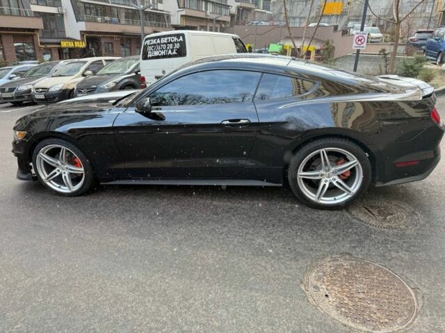 Черный Форд Мустанг, объемом двигателя 2.3 л и пробегом 150 тыс. км за 7499 $, фото 2 на Automoto.ua