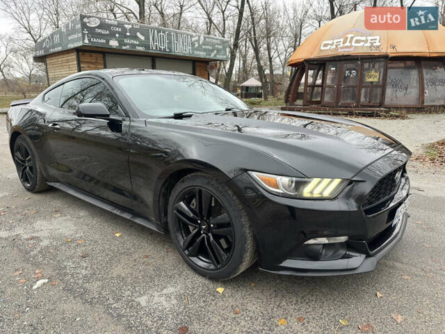 Черный Форд Мустанг, объемом двигателя 2.3 л и пробегом 140 тыс. км за 11777 $, фото 14 на Automoto.ua