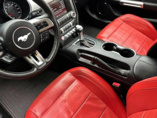 Черный Форд Мустанг, объемом двигателя 5 л и пробегом 70 тыс. км за 8500 $, фото 5 на Automoto.ua