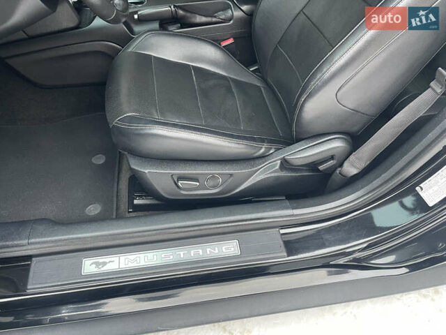 Черный Форд Мустанг, объемом двигателя 2.26 л и пробегом 186 тыс. км за 12900 $, фото 27 на Automoto.ua