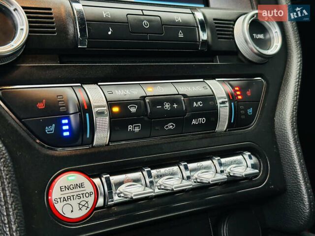 Черный Форд Мустанг, объемом двигателя 2.26 л и пробегом 131 тыс. км за 15300 $, фото 29 на Automoto.ua