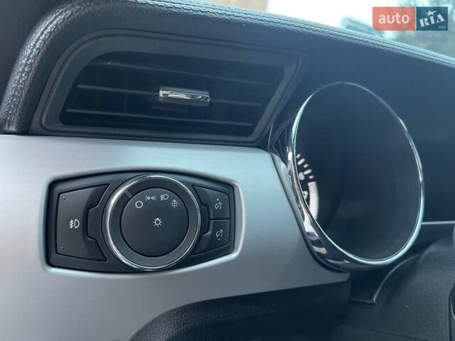 Черный Форд Мустанг, объемом двигателя 2.26 л и пробегом 186 тыс. км за 12900 $, фото 51 на Automoto.ua