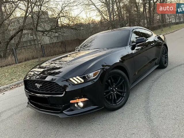 Черный Форд Мустанг, объемом двигателя 2.26 л и пробегом 180 тыс. км за 12000 $, фото 5 на Automoto.ua