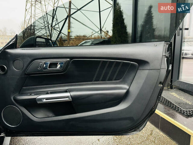 Черный Форд Мустанг, объемом двигателя 2.26 л и пробегом 131 тыс. км за 15300 $, фото 22 на Automoto.ua