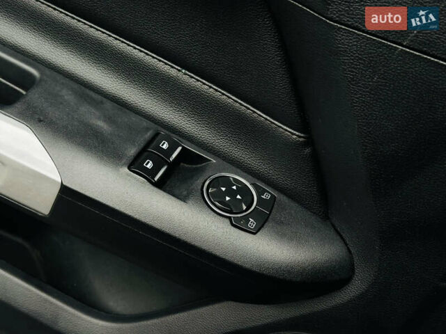 Черный Форд Мустанг, объемом двигателя 2.26 л и пробегом 131 тыс. км за 15300 $, фото 23 на Automoto.ua