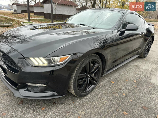 Черный Форд Мустанг, объемом двигателя 2.3 л и пробегом 140 тыс. км за 11777 $, фото 1 на Automoto.ua
