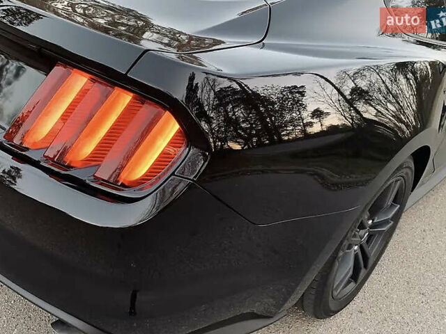 Черный Форд Мустанг, объемом двигателя 2.26 л и пробегом 180 тыс. км за 12000 $, фото 22 на Automoto.ua