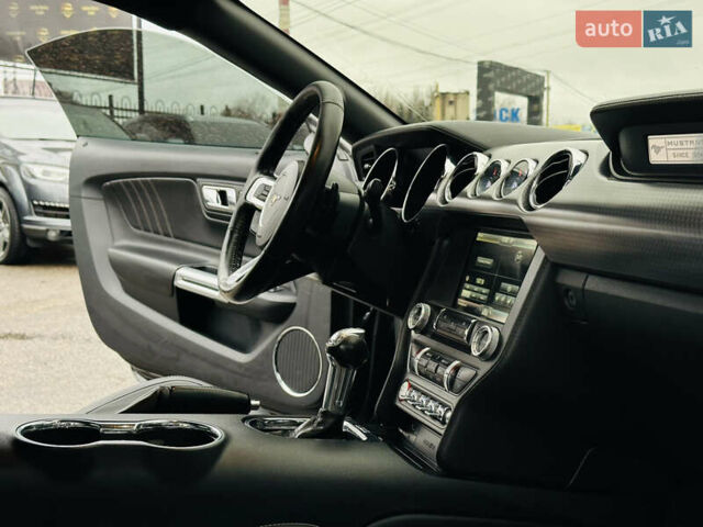 Черный Форд Мустанг, объемом двигателя 2.26 л и пробегом 131 тыс. км за 15300 $, фото 21 на Automoto.ua