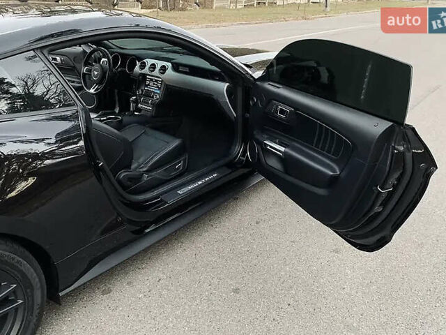 Черный Форд Мустанг, объемом двигателя 2.26 л и пробегом 180 тыс. км за 12000 $, фото 23 на Automoto.ua