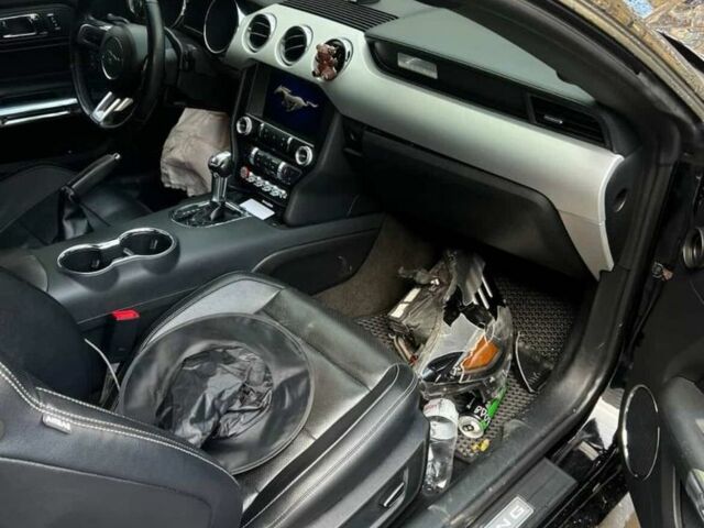 Черный Форд Мустанг, объемом двигателя 2.3 л и пробегом 150 тыс. км за 7499 $, фото 13 на Automoto.ua