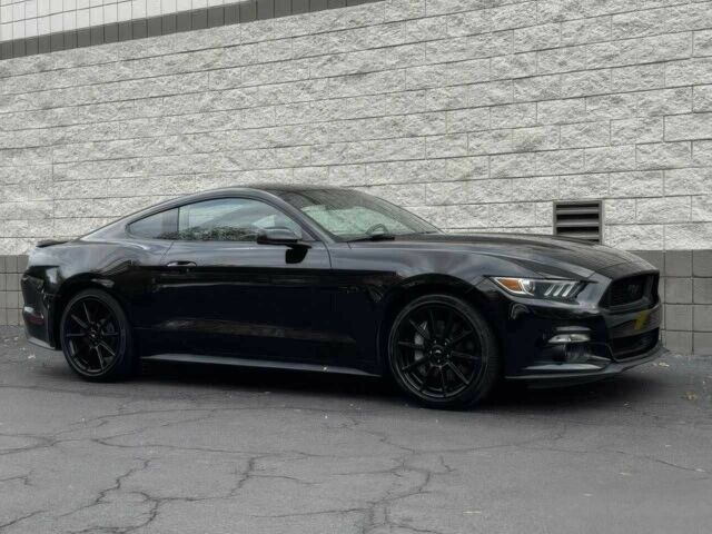 Черный Форд Мустанг, объемом двигателя 5 л и пробегом 72 тыс. км за 6100 $, фото 2 на Automoto.ua