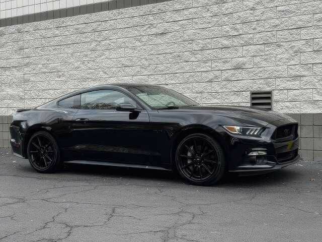 Черный Форд Мустанг, объемом двигателя 5 л и пробегом 98 тыс. км за 11000 $, фото 4 на Automoto.ua