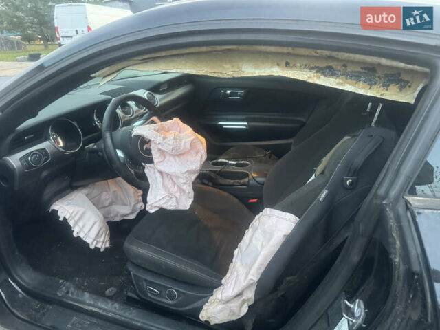 Черный Форд Мустанг, объемом двигателя 2.26 л и пробегом 193 тыс. км за 9000 $, фото 4 на Automoto.ua