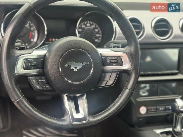 Черный Форд Мустанг, объемом двигателя 5.16 л и пробегом 124 тыс. км за 31500 $, фото 9 на Automoto.ua