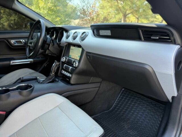 Черный Форд Мустанг, объемом двигателя 5 л и пробегом 71 тыс. км за 7500 $, фото 11 на Automoto.ua