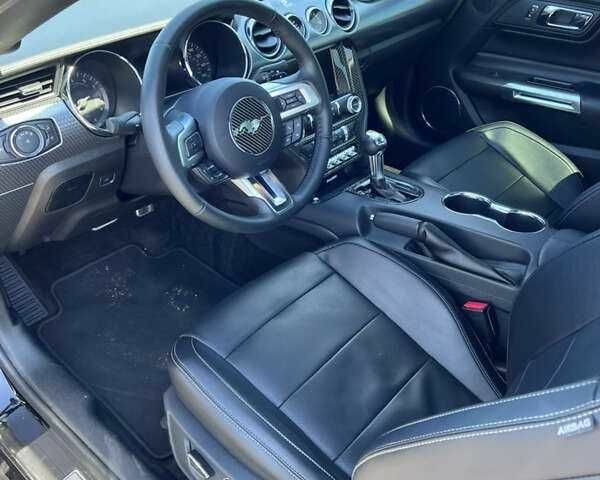 Черный Форд Мустанг, объемом двигателя 2.3 л и пробегом 75 тыс. км за 10700 $, фото 5 на Automoto.ua