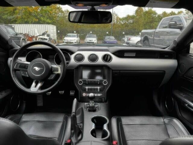 Черный Форд Мустанг, объемом двигателя 5 л и пробегом 72 тыс. км за 6100 $, фото 13 на Automoto.ua