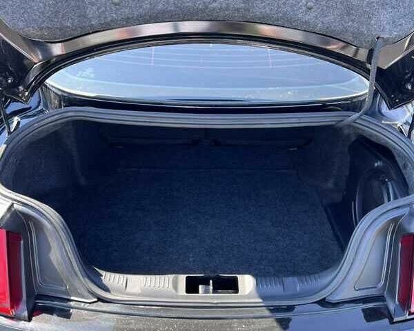 Черный Форд Мустанг, объемом двигателя 2.3 л и пробегом 75 тыс. км за 10700 $, фото 4 на Automoto.ua