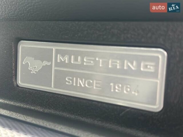 Черный Форд Мустанг, объемом двигателя 5.16 л и пробегом 124 тыс. км за 31500 $, фото 12 на Automoto.ua