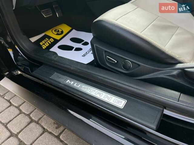 Черный Форд Мустанг, объемом двигателя 2.26 л и пробегом 135 тыс. км за 15800 $, фото 12 на Automoto.ua
