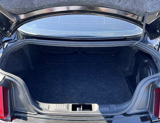 Черный Форд Мустанг, объемом двигателя 2.26 л и пробегом 75 тыс. км за 12700 $, фото 6 на Automoto.ua