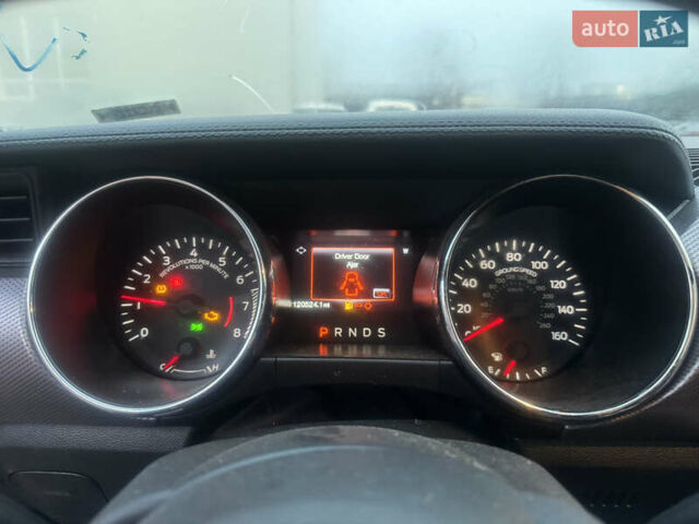 Черный Форд Мустанг, объемом двигателя 2.26 л и пробегом 193 тыс. км за 9000 $, фото 5 на Automoto.ua