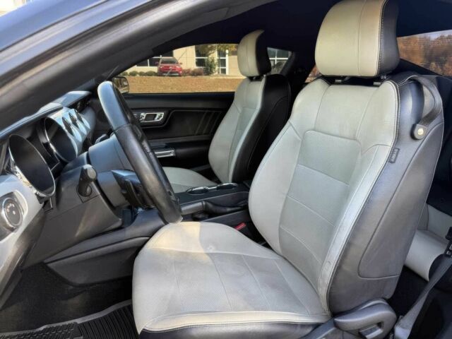 Черный Форд Мустанг, объемом двигателя 5 л и пробегом 71 тыс. км за 7500 $, фото 12 на Automoto.ua