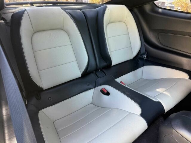 Черный Форд Мустанг, объемом двигателя 5 л и пробегом 71 тыс. км за 7500 $, фото 14 на Automoto.ua