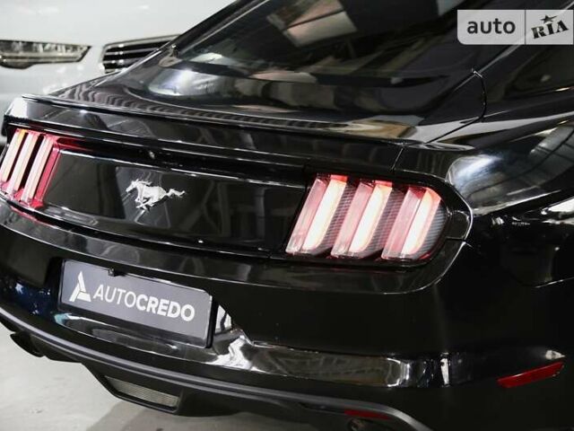 Черный Форд Мустанг, объемом двигателя 2.26 л и пробегом 131 тыс. км за 17900 $, фото 7 на Automoto.ua