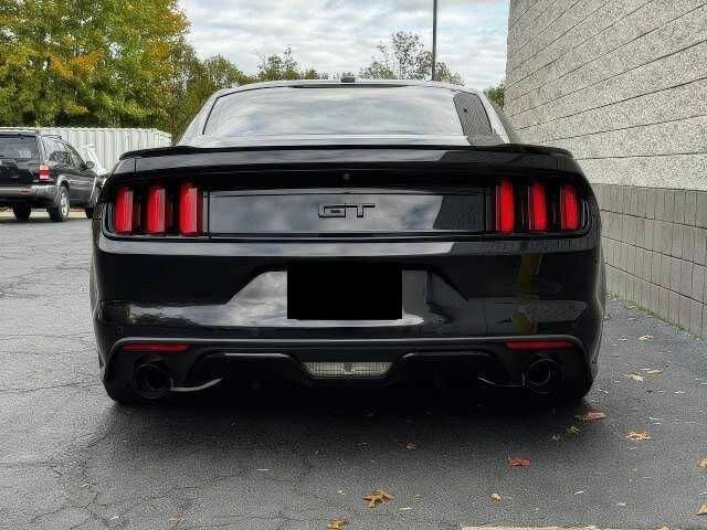 Черный Форд Мустанг, объемом двигателя 5 л и пробегом 98 тыс. км за 11000 $, фото 7 на Automoto.ua