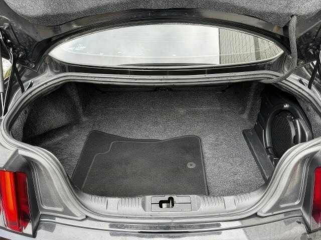 Черный Форд Мустанг, объемом двигателя 5 л и пробегом 98 тыс. км за 11000 $, фото 13 на Automoto.ua