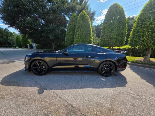 Чорний Форд Мустанг, об'ємом двигуна 2.3 л та пробігом 61 тис. км за 8900 $, фото 2 на Automoto.ua