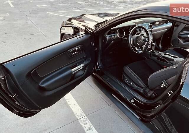 Чорний Форд Мустанг, об'ємом двигуна 2.26 л та пробігом 71 тис. км за 18500 $, фото 24 на Automoto.ua